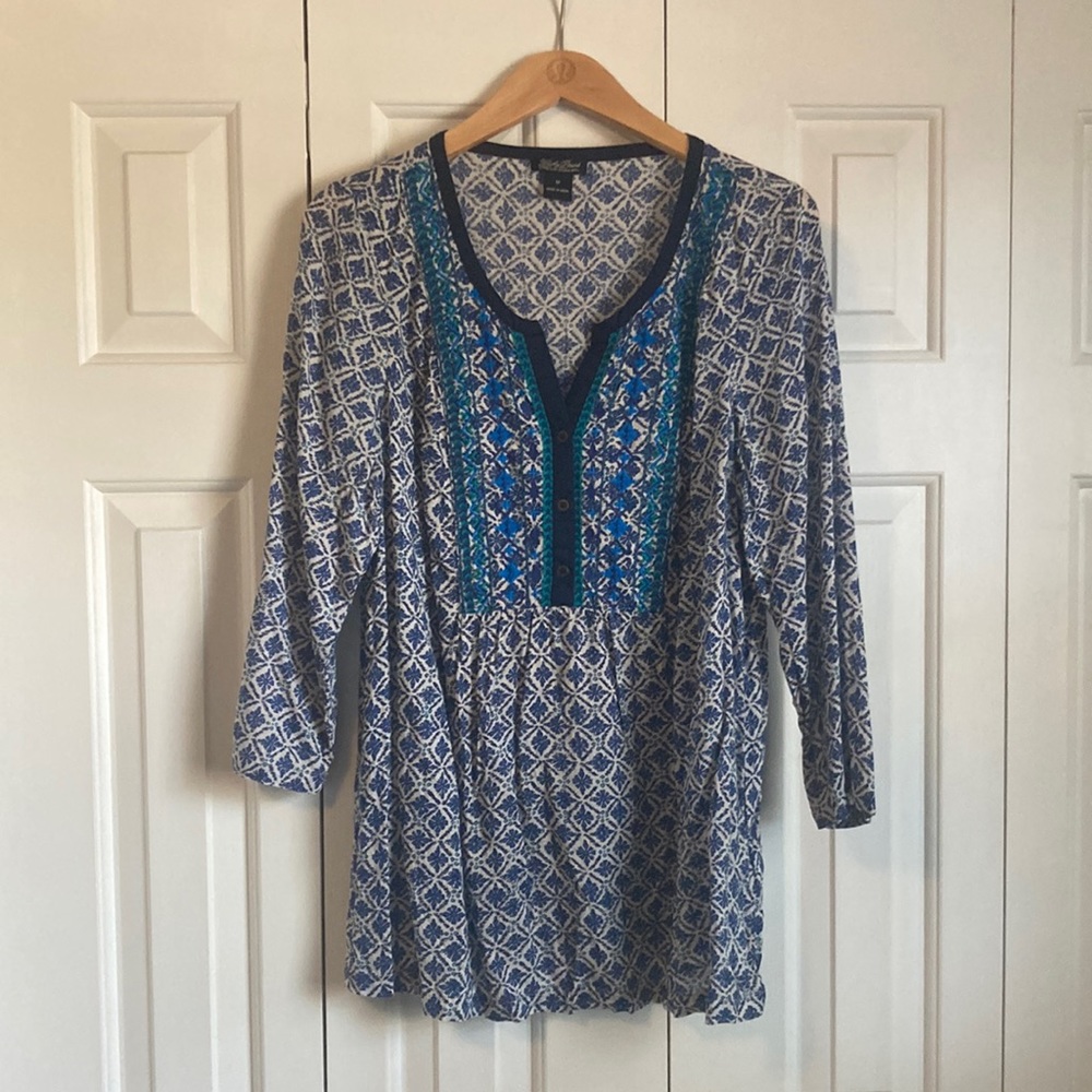 Lucky Brand embroidered Hobo Shirt. Size medium. 100% rayon. Machine washable.